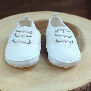 Baby Gap - White Lace Baby Walker Shoes Soft Fabric Flexible Sole. 12-18 Months